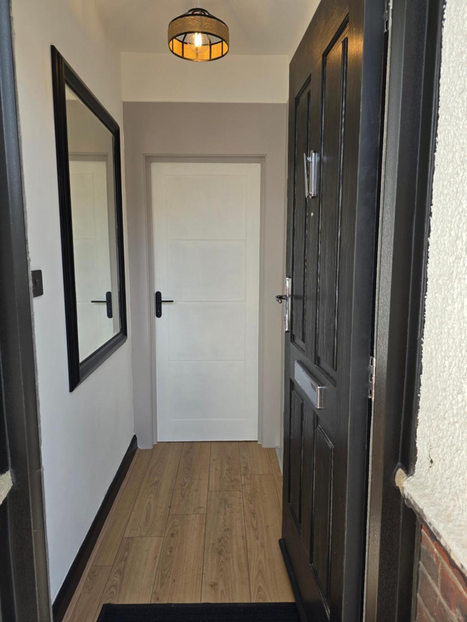 Double With Ensuite Bathroom * Feltham