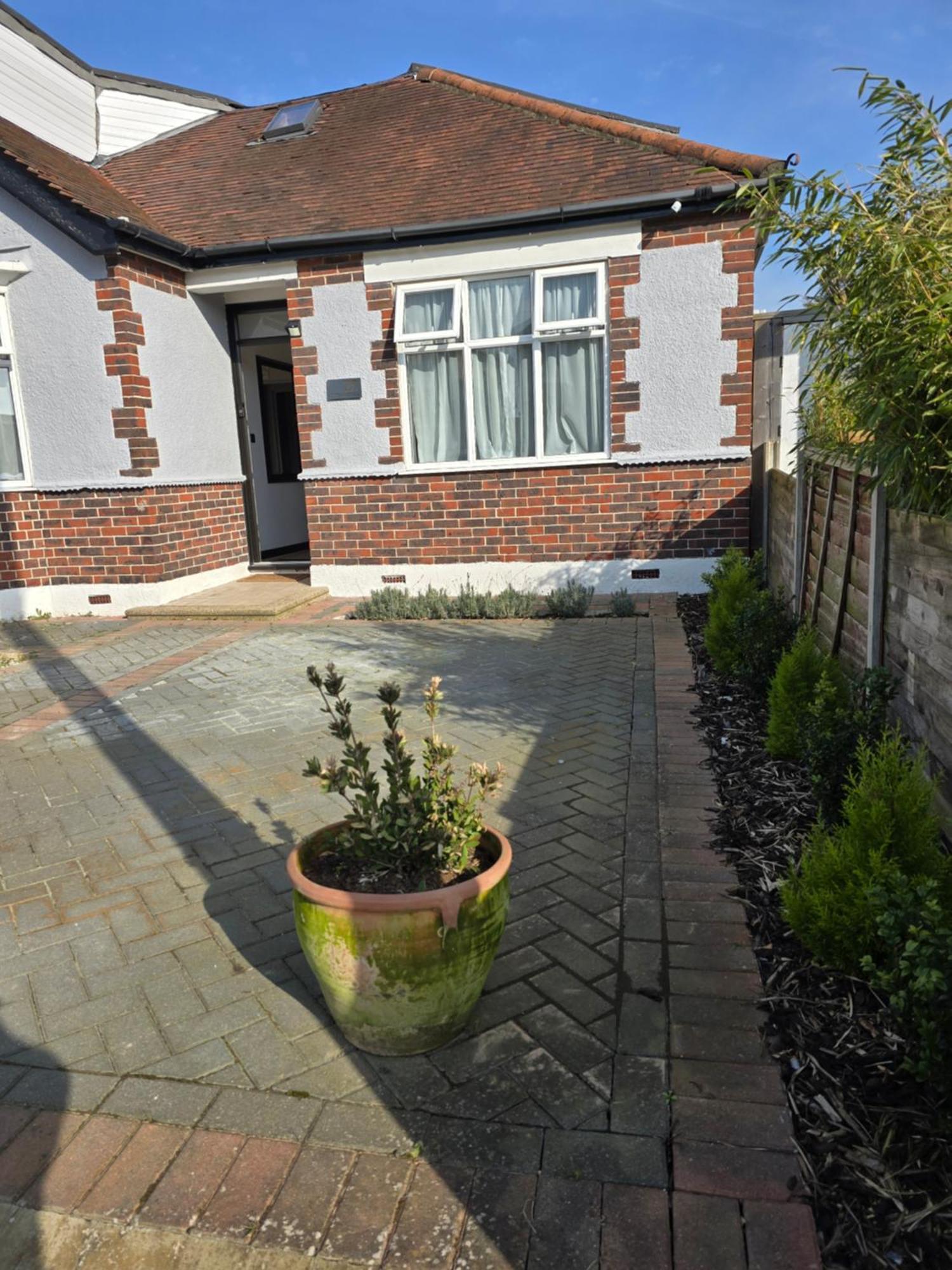 Double With Ensuite Bathroom * Feltham
