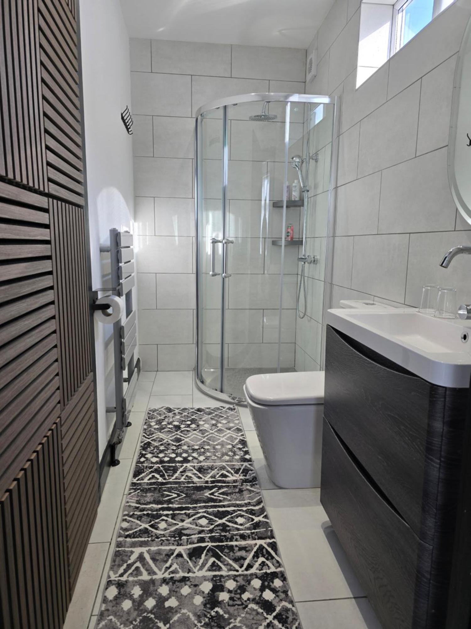 Guest house Double With Ensuite Bathroom *